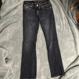 Size 3 LA idol jeans designed on the rear pockets and front pocket